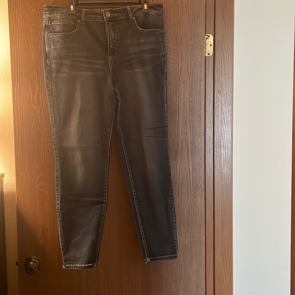 NWOT size 16 denim jeans.